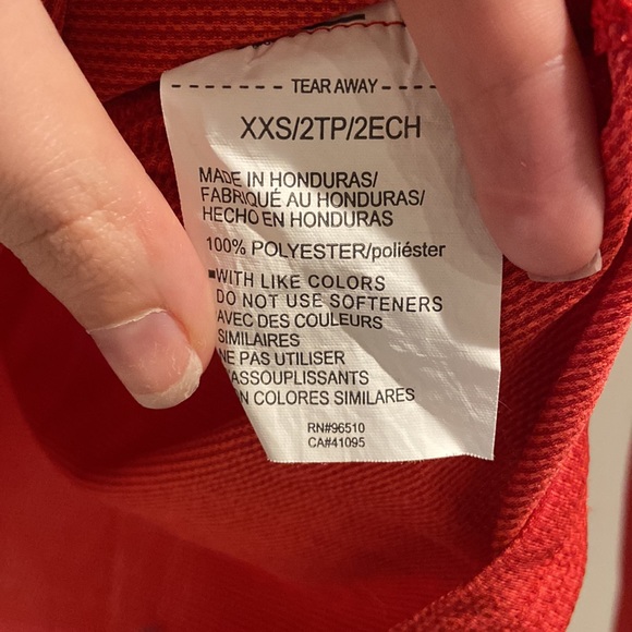 Like new red UnderArmour quarter zip - Picture 3 of 3